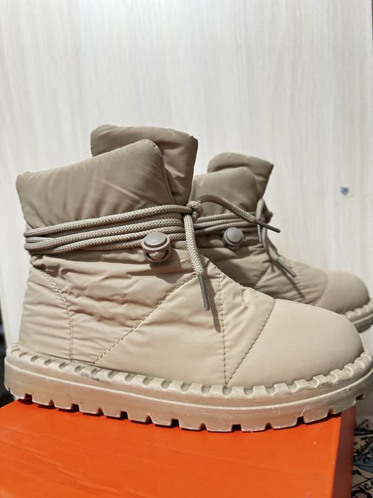 Зимові черевики для дівчинки