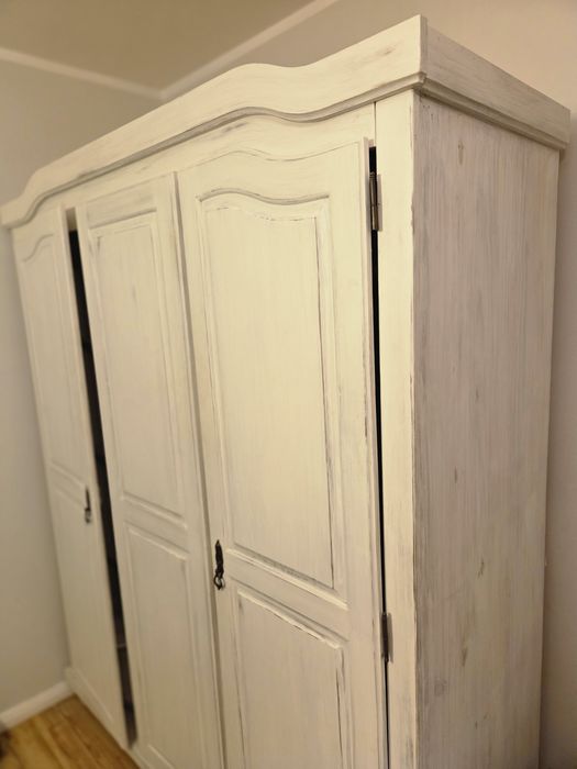 Szafa drewniana bardzo pojemna