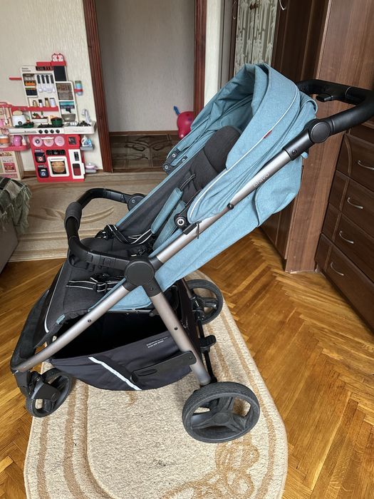 Прогулянкова коляска CARRELLO Bravo