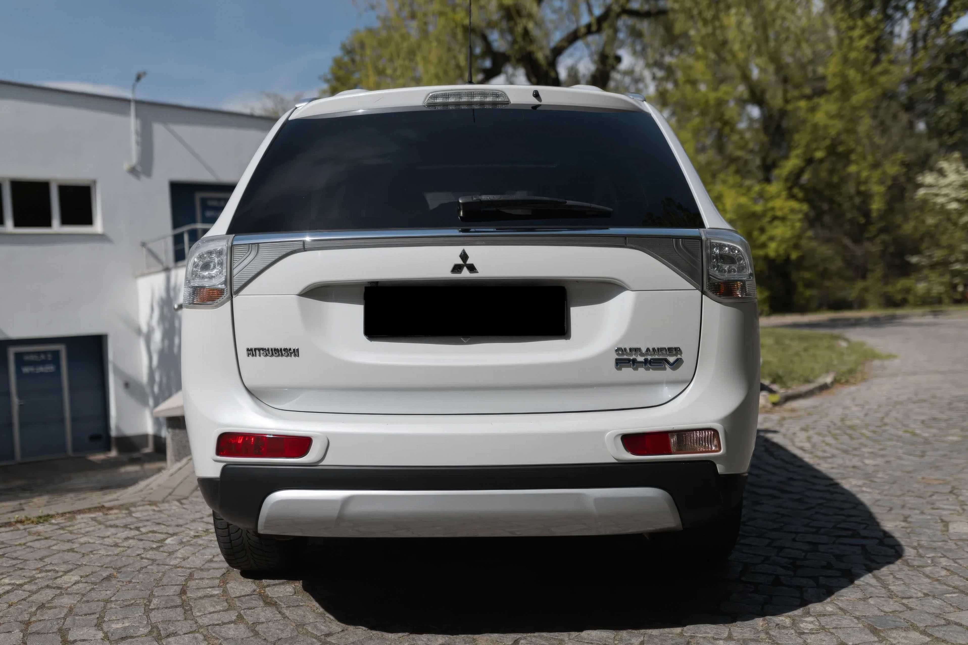 Mitsubishi Outlander PHEV 2015