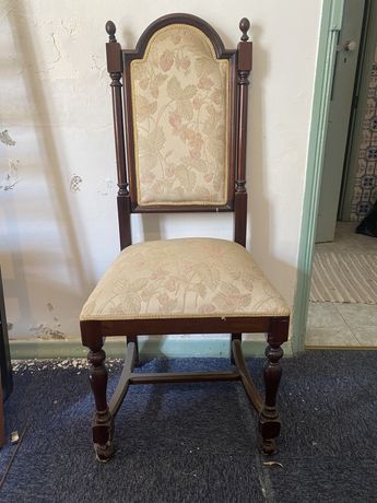 Cadeira vintage em madeira