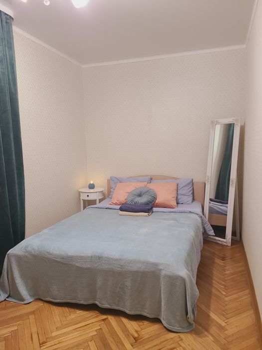 Тумба приліжкова