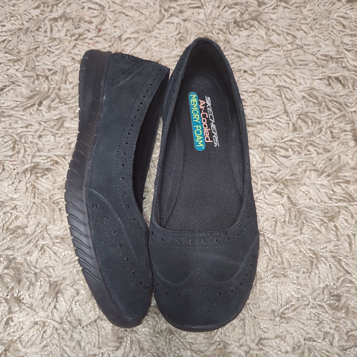 Sketchers 37.5р.  ..