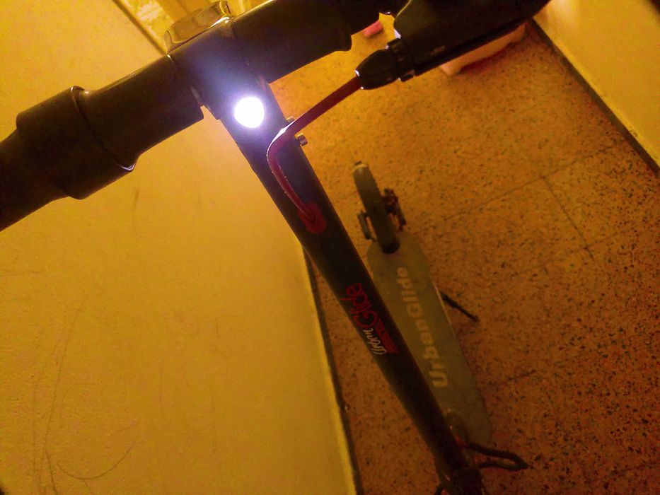 Trotineta Elétrica UrbanGlide – Precisa de reparação