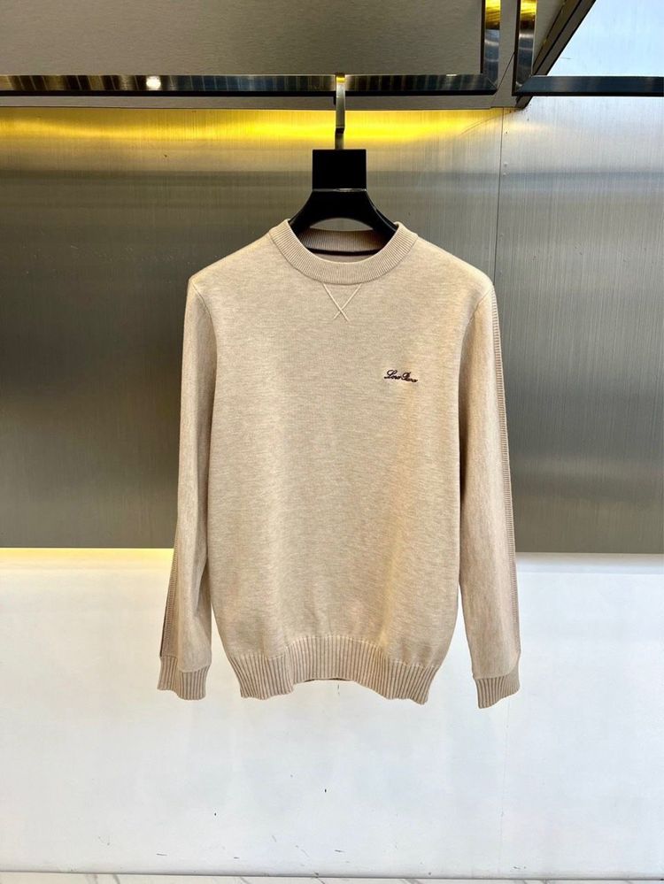 Nowy modny sweter