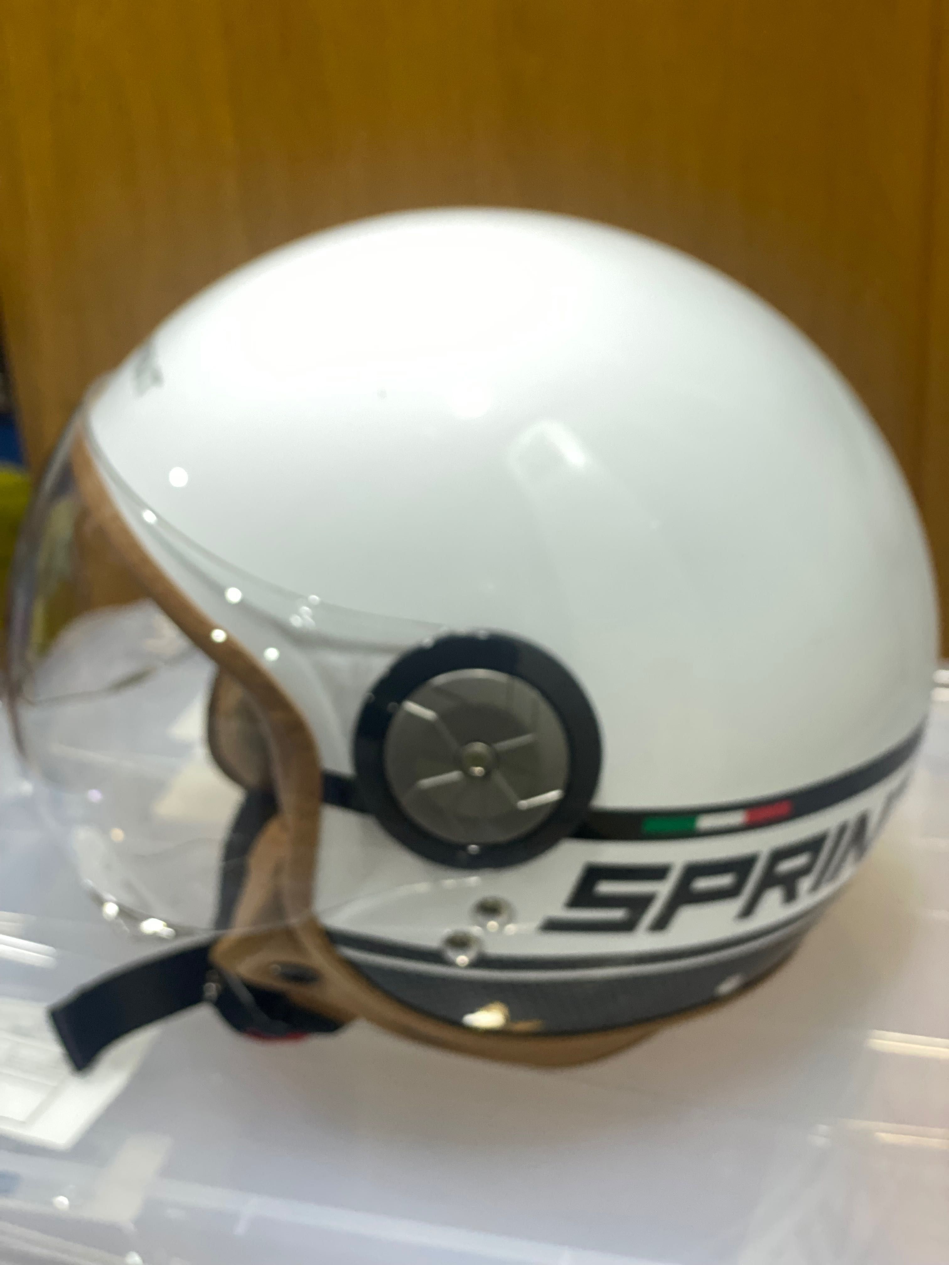 Capacete de marca Sprint branco