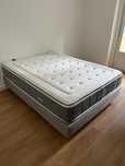 Cama somier cinza + colchão