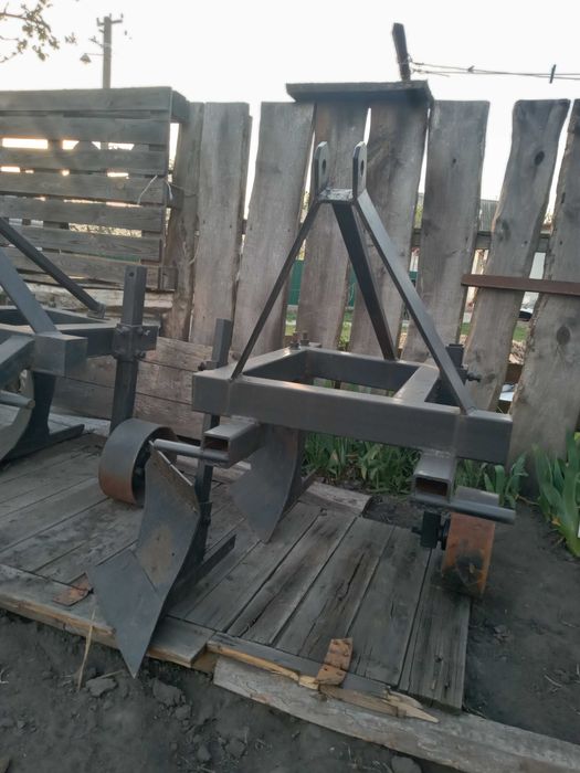 Продам плуги саморобні 30/25