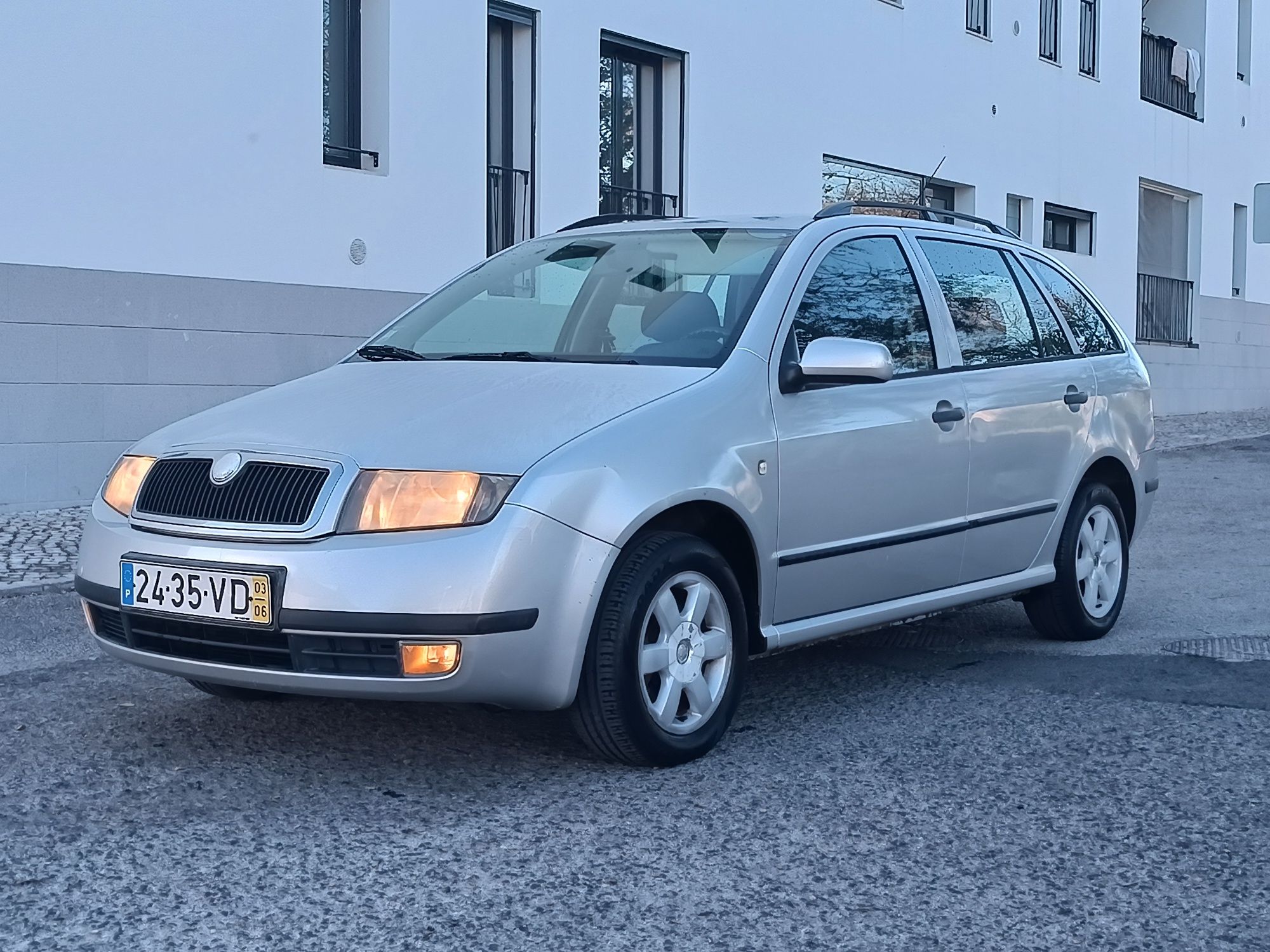 Skoda Fabia 1.2 i HTP 75 Cvs 2003 com 265 mil kms Nacional