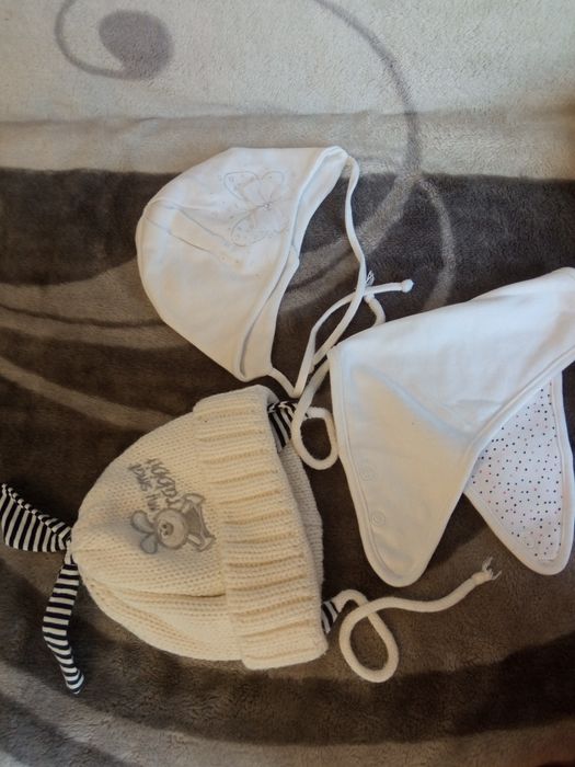 Biała wiązana czapka 74