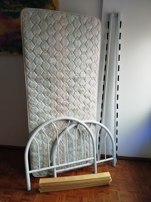 Estrutura e cama individual com oferta 2 edredões ursinhos