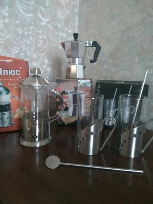 Набор стаканов для кофе ( чая), кофеварка гейзер.