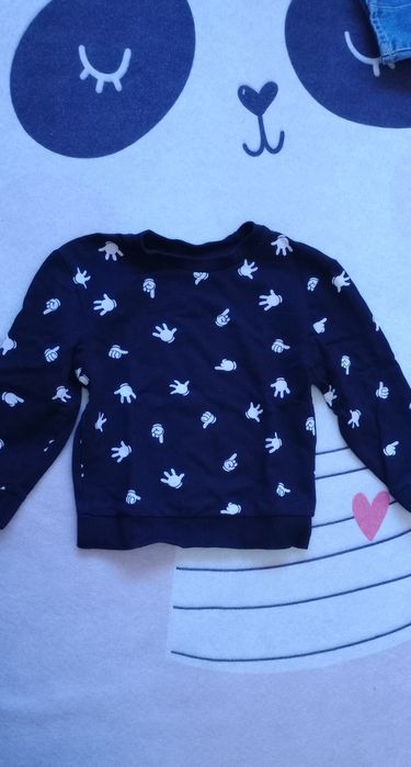 Sweat da loja oficial da Disney com a mão do Mickey