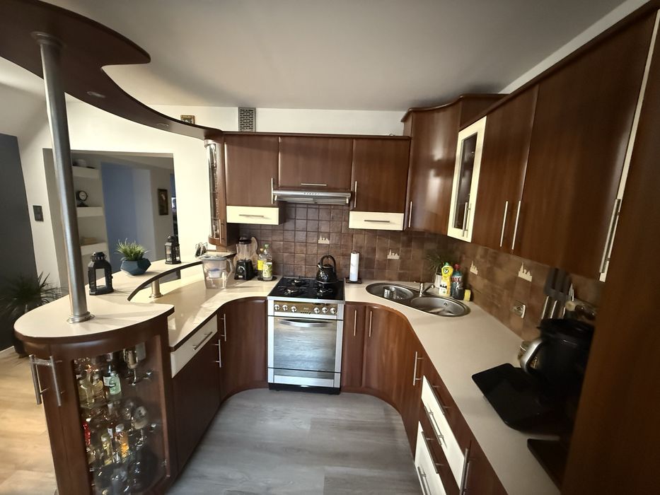 Sprzedam meble kuchenne z zabudowaną lodówką