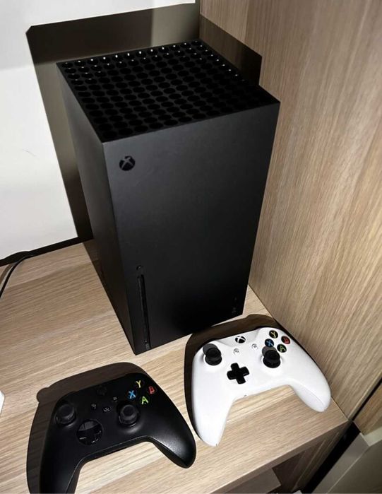 Xbox Series X + 2 pady + 3 gry