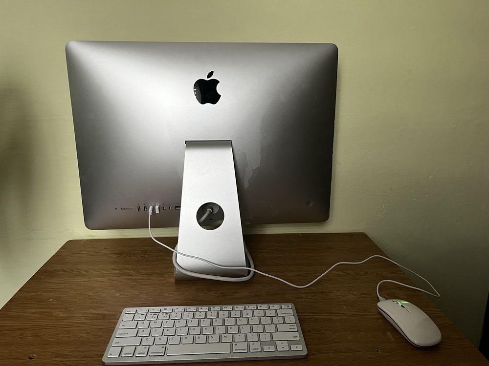 iMac (komputer typu All-in-One).