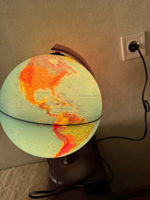 Глобус з підсвіткою