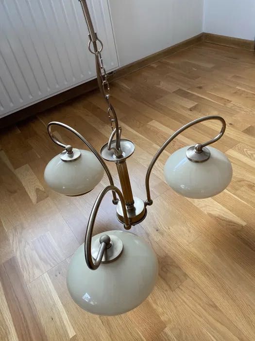 Szklana lampa sufitowa kremowy klosz antyczne złoto salon