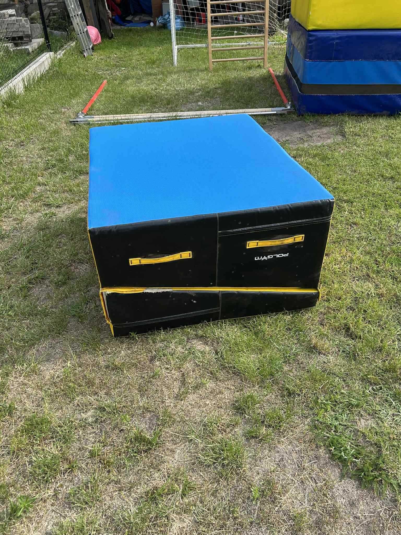 Sprzedam kształtkę gimnastyczną–skos składany 2 m x 1 m,wysokość 60 cm