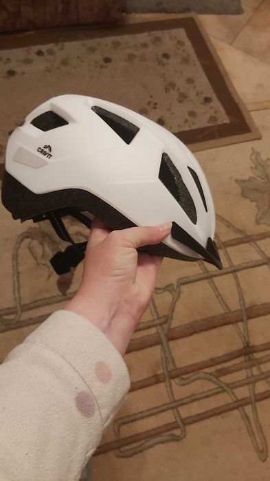 Sprzedam nowy kask rowerowy z tylną lapką