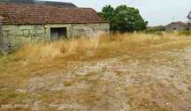 terreno com 2 casas em pedra e espigueiro