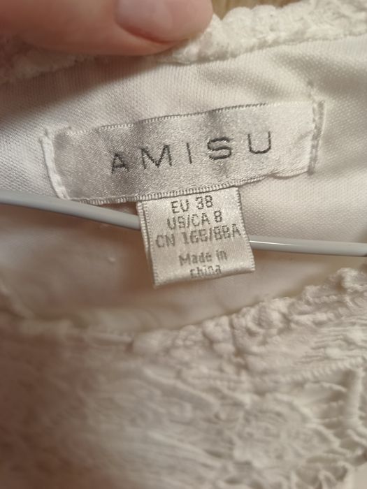 Markowa biała koronkowa sukienka Amisu w rozmiarze 38/M