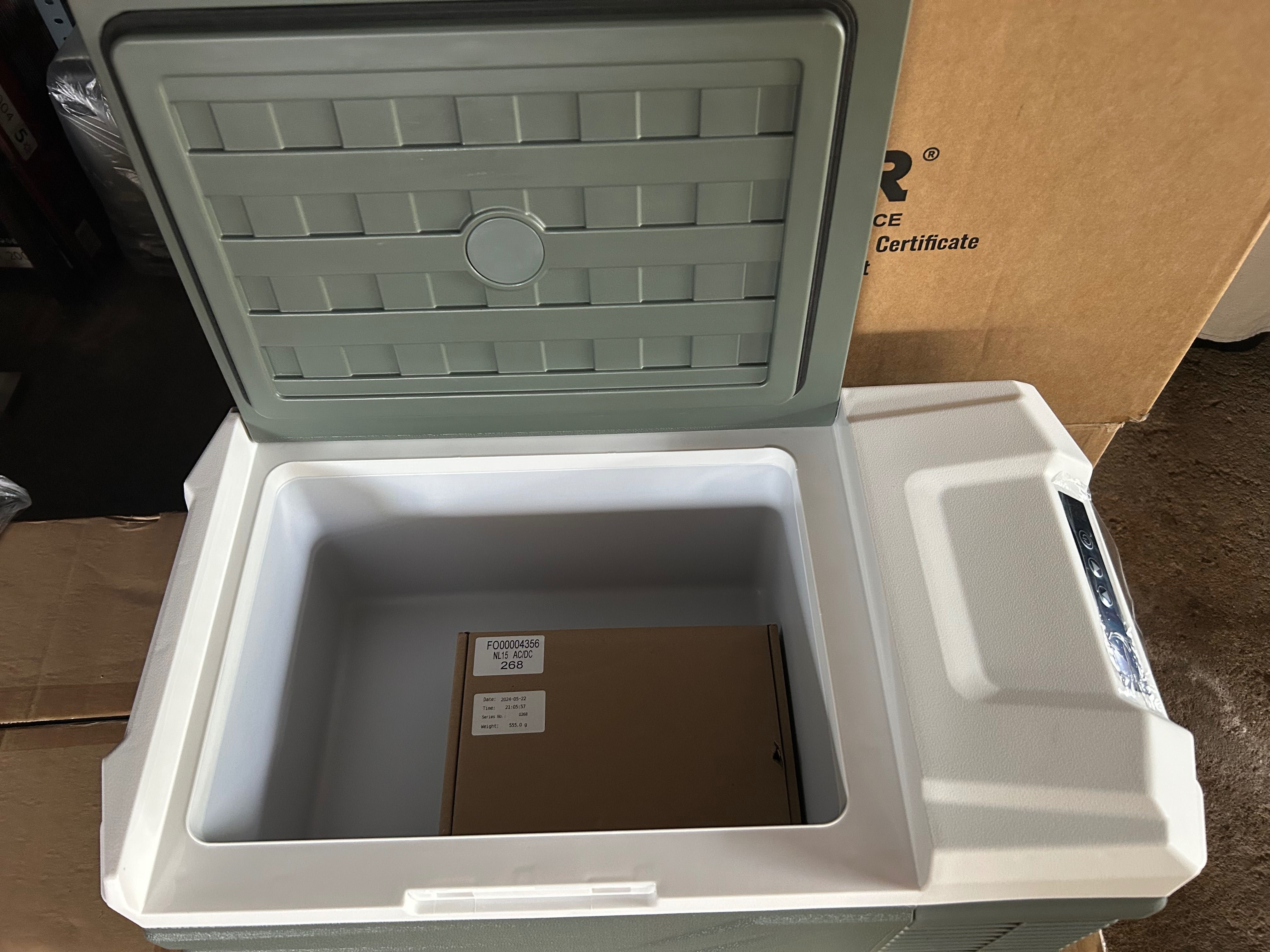 Arca refrigeradora/congeladora 12/24v e 220v nova 15L
