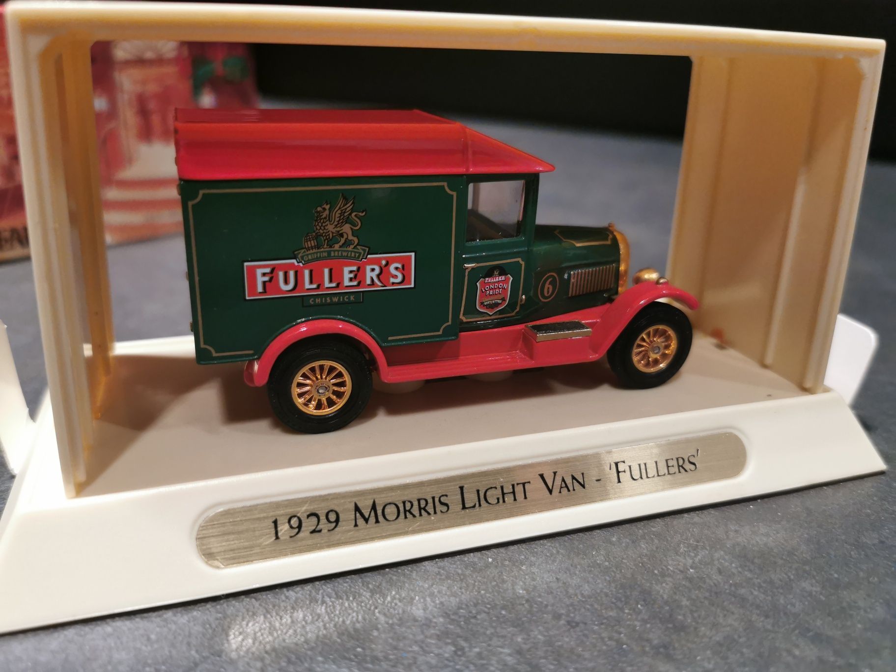 Morris Light Van Fullers Matchbox Models of Yesteryear