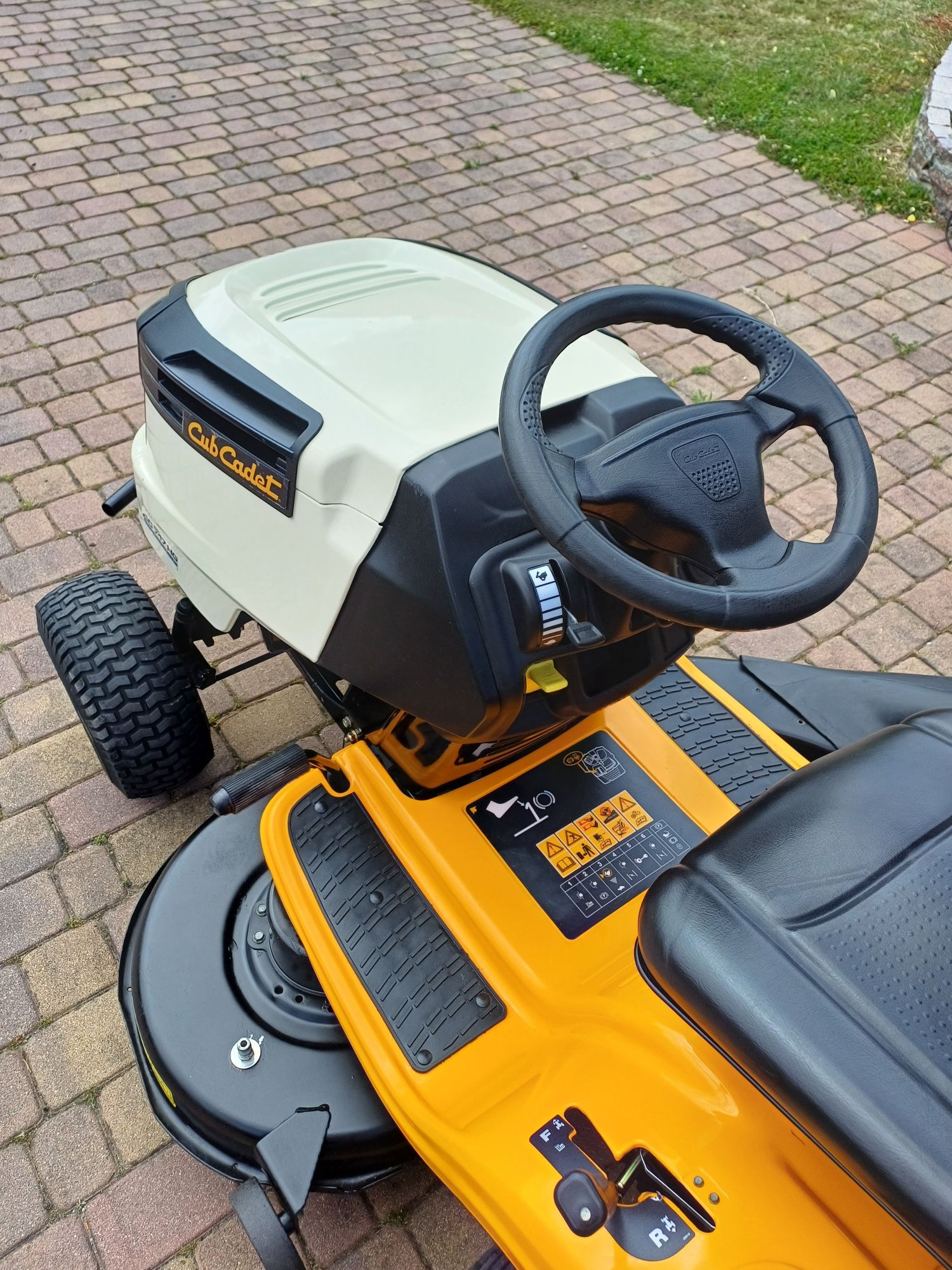 Traktorek kosiarka cub cadet cc 717 hg pompa oleju briggs