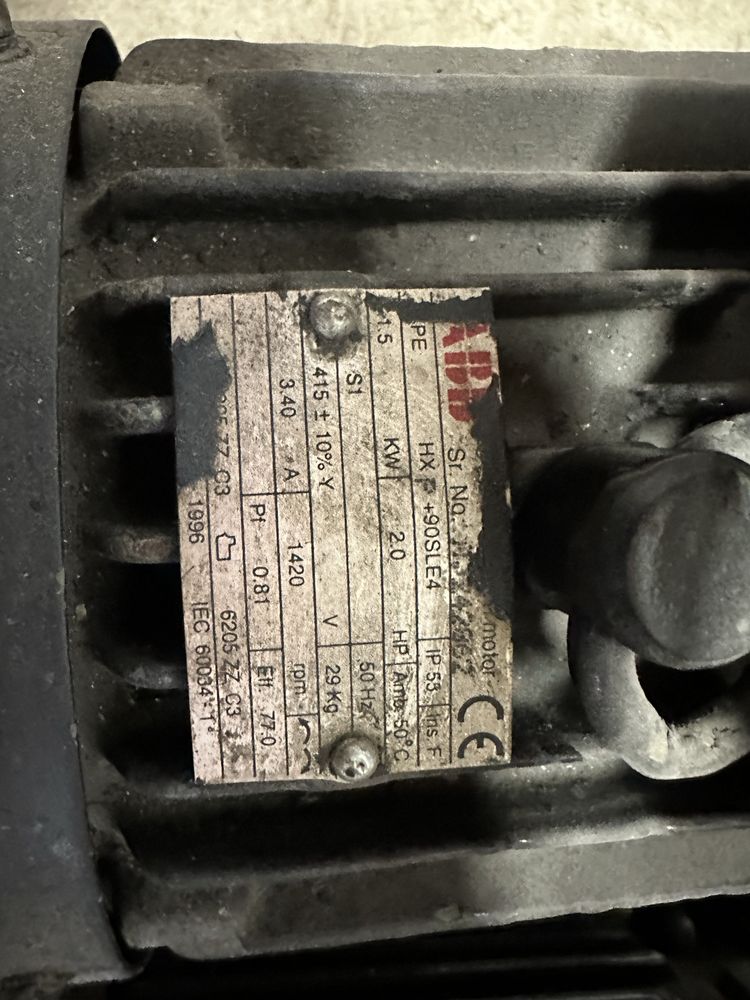 motor elétrico trifásico com Rolamento  2.0cv