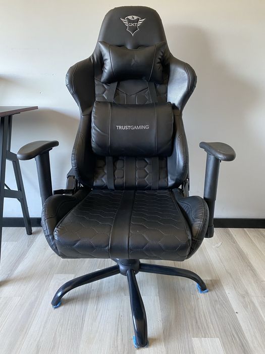 Mesa e cadeira gaming