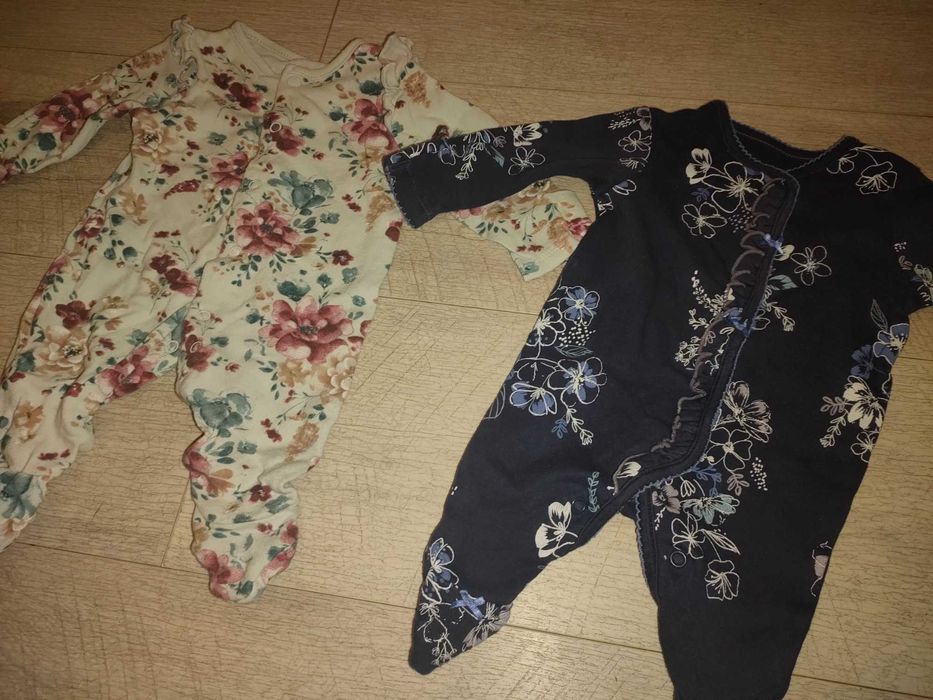 Dwa malutkie śpiochy w kwiaty