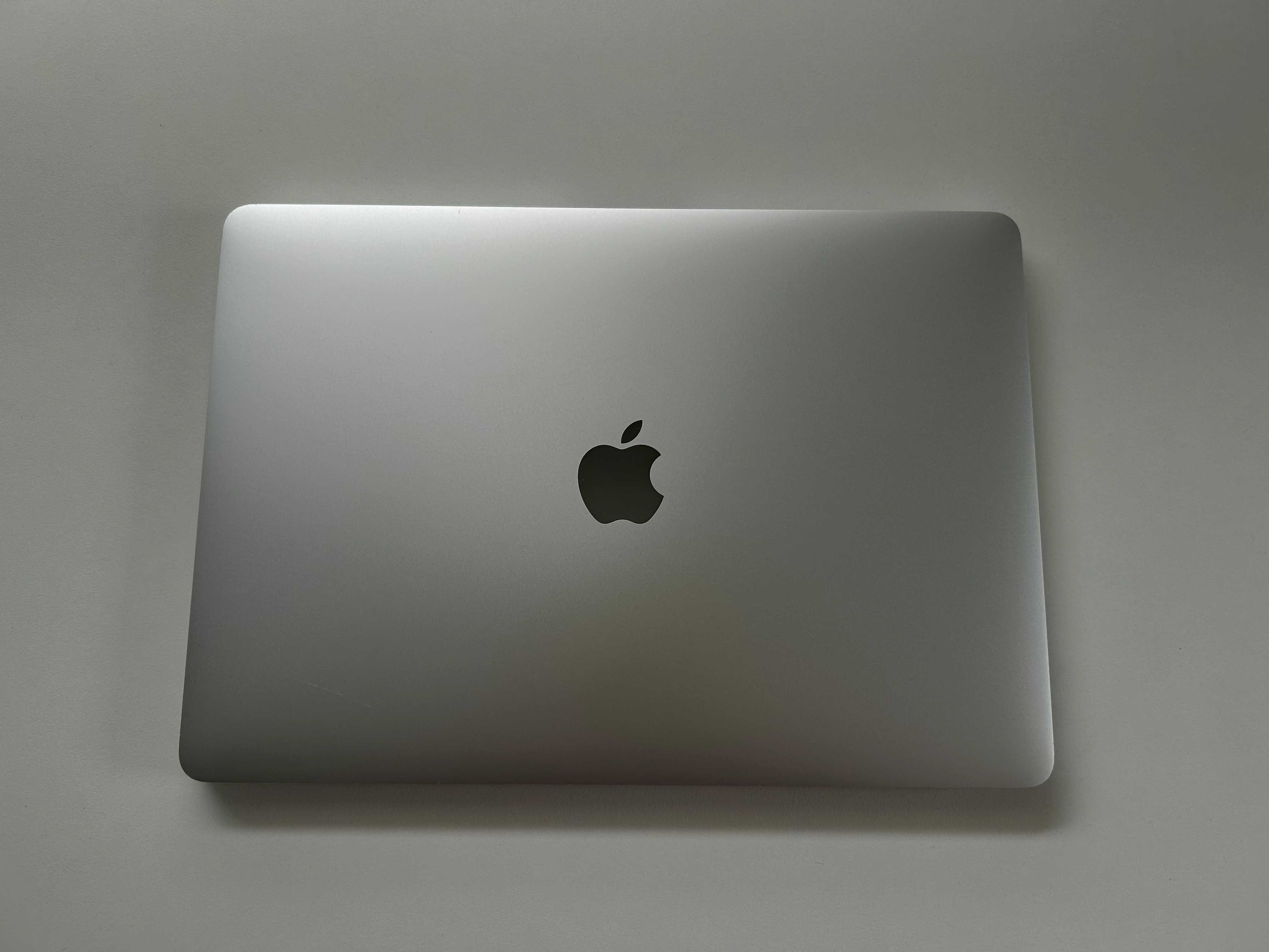 Apple MacBook Pro 2017 13 Silver 8Gb RAM 256Gb SSD A1708 EN/RU