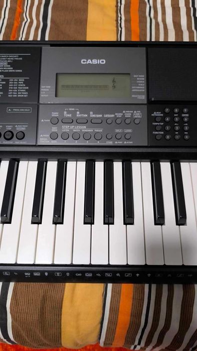 Teclado Casio CT-X800 – 61 Teclas – Em Excelentes Condições