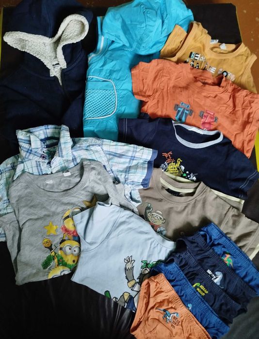 Віддам речі на хлопчика 4-5 років, зріст 104 см