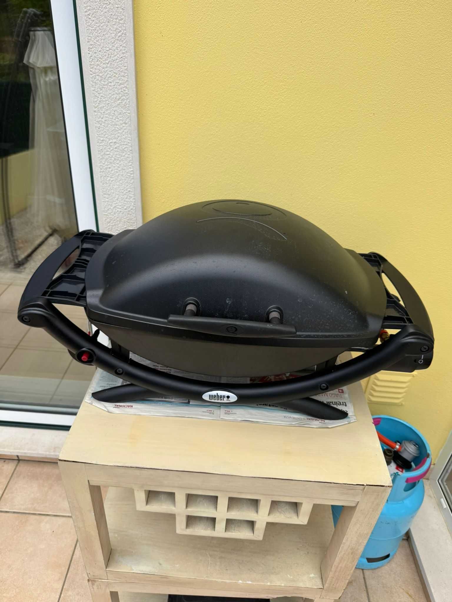 Barbecue a gás Weber Q 2000 (Inclui capa)