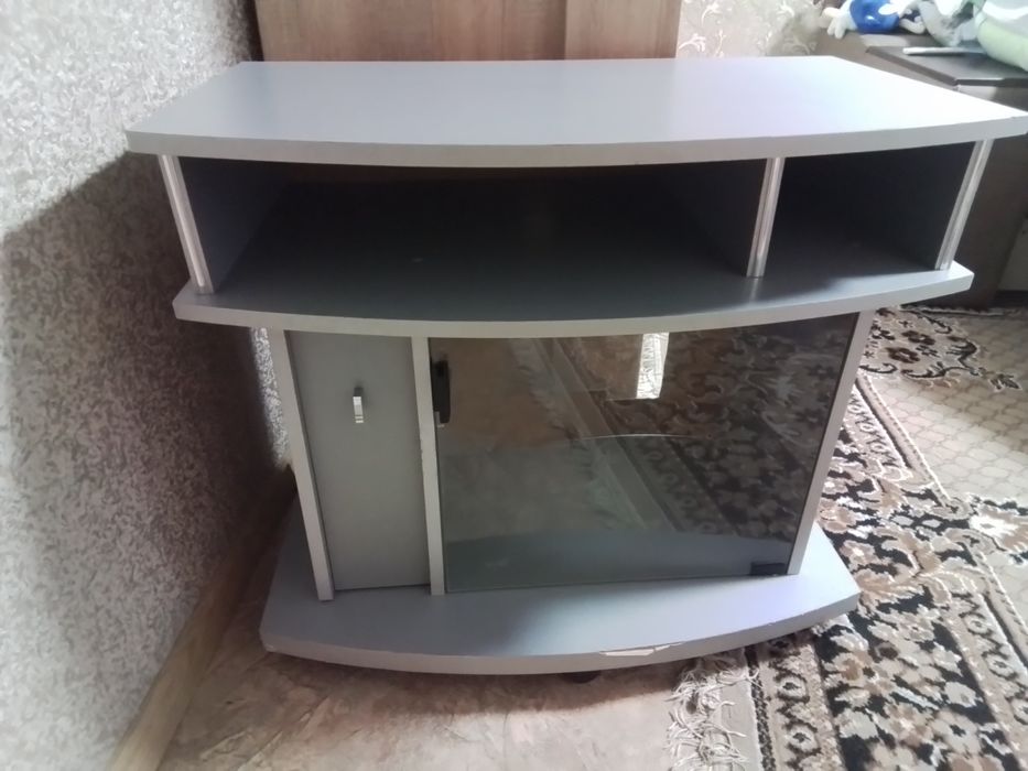 Продам тумбочки під телевізор