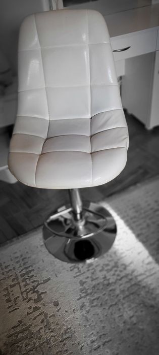 Столик косметичний