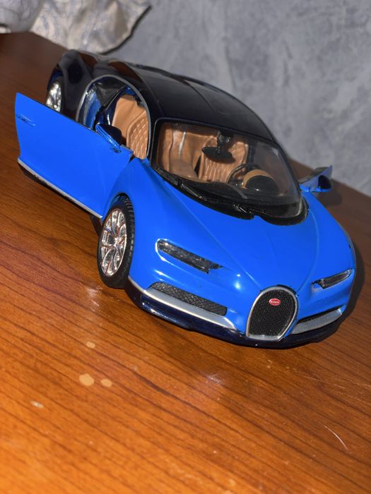 Продам металеві машини Bugatti chiron, Bugatti Divi, Maserati. 1:24