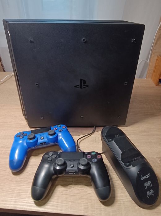 Продам свою PS 4 Pro 1 Tb