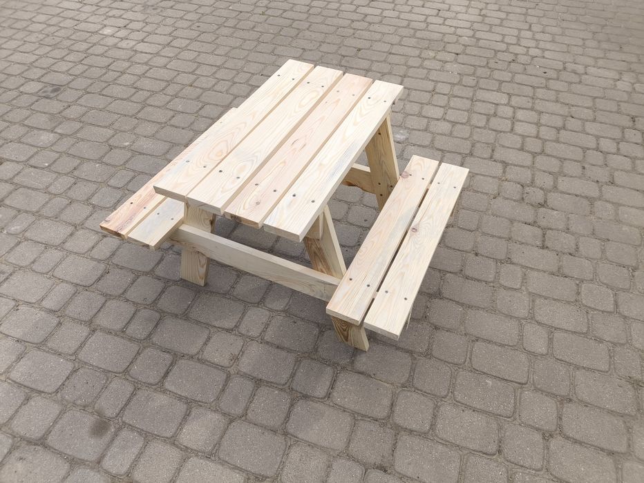 Stolik ogrodowy z dwiema ławkami 60x70x90