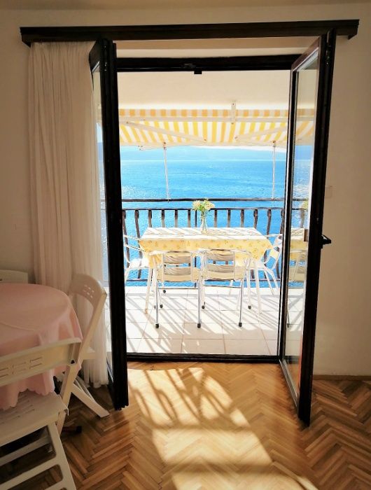 Chorwacja OMIŠ apartamenty, noclegi z widokiem na morze blisko plaży