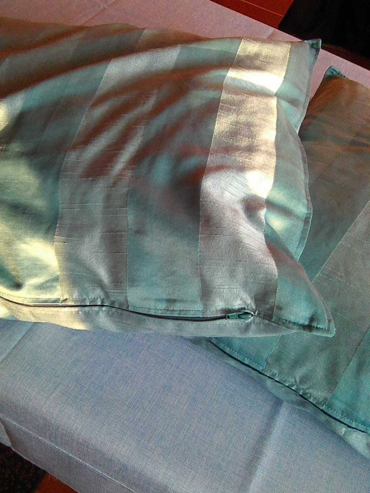 Poduszki / w kolorze turkusowym /