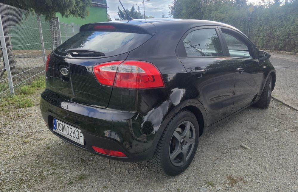 Zadbana Kia Rio ** Benzyna ** Klima ** Niski Przebieg