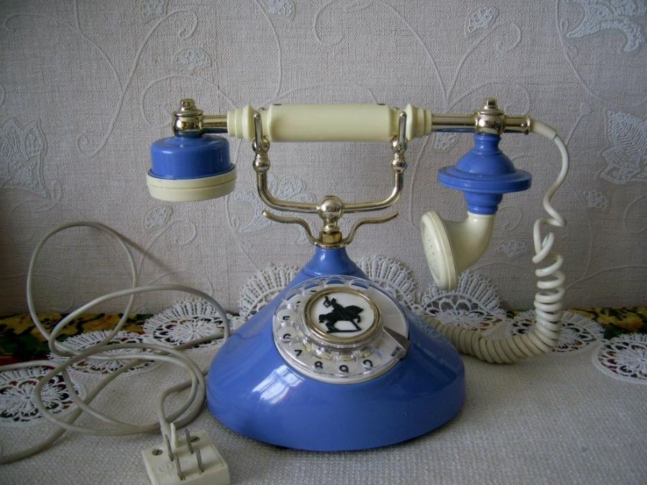 Телефон советского времени.