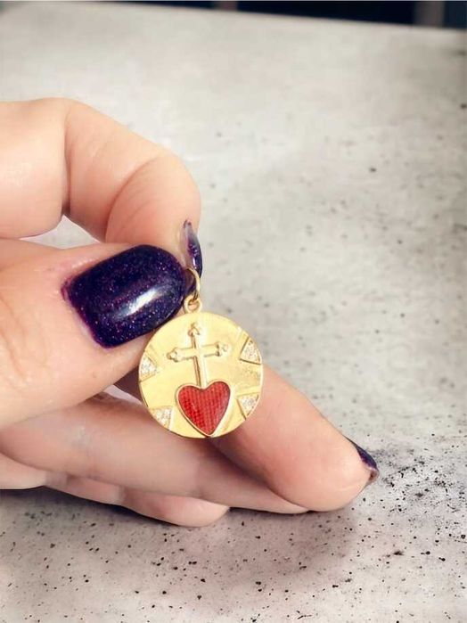 Wisiorek zawieszka krzyż czerwone serce kolor złoty