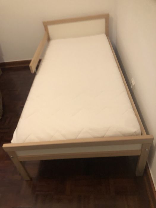 Cama criança ikea com estrado e colchão incluídos