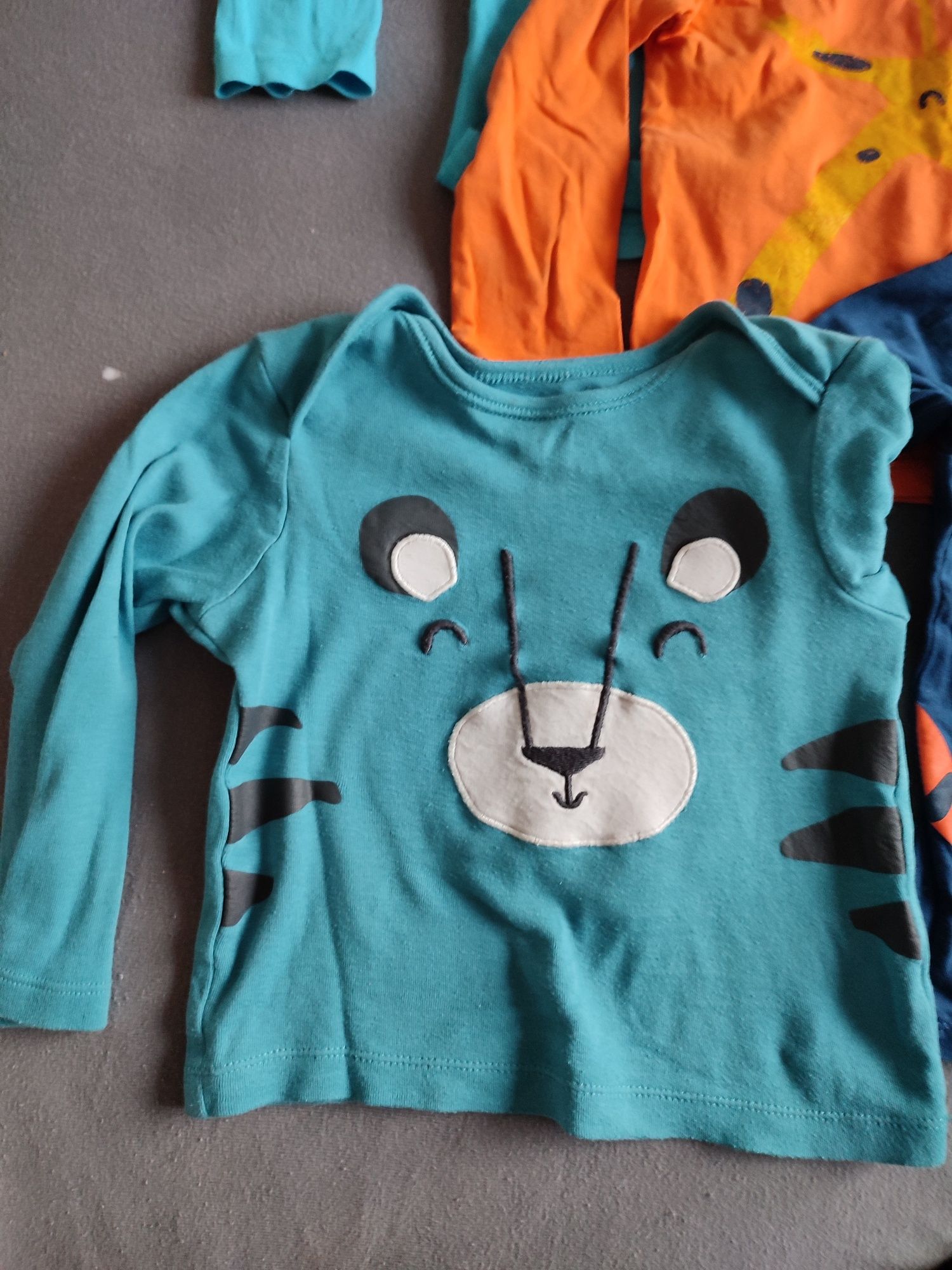 92 bluzeczki koszulki z długim rękawem granatowa niebieska kot tygrys