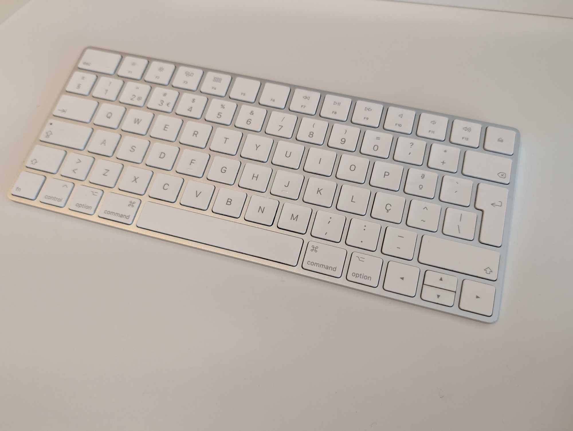 Conjunto Apple - Magic Mouse + Magic Keyboard 2