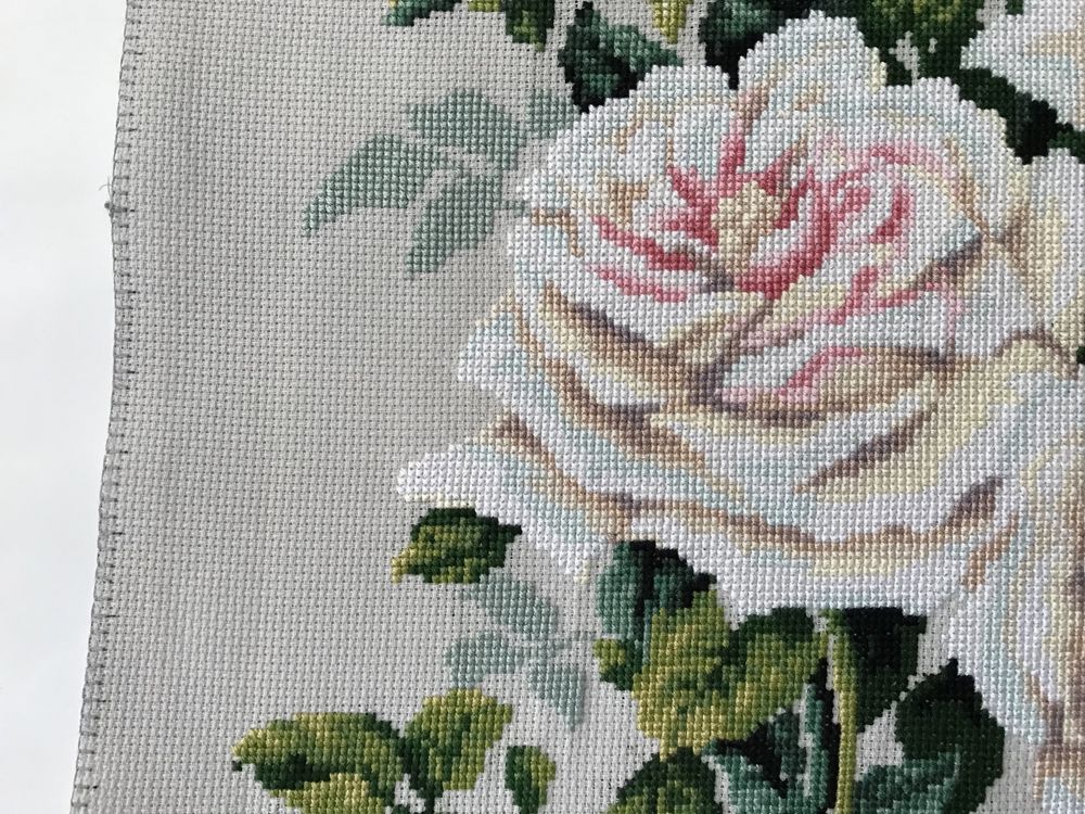 Haft krzyżykowy – bukiet róż